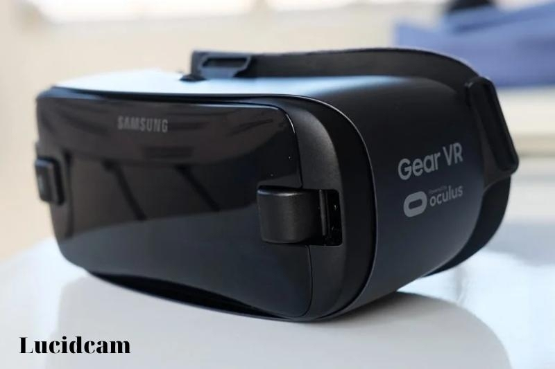 Design of PS VR vs Gear VR